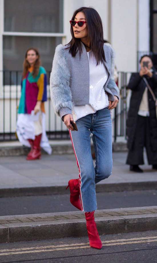 Image de jeans avec des chaussures colorées