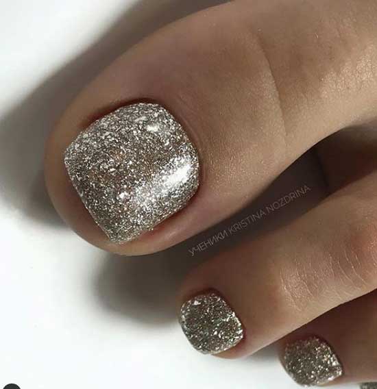 Solid color pedicure with gold sequins