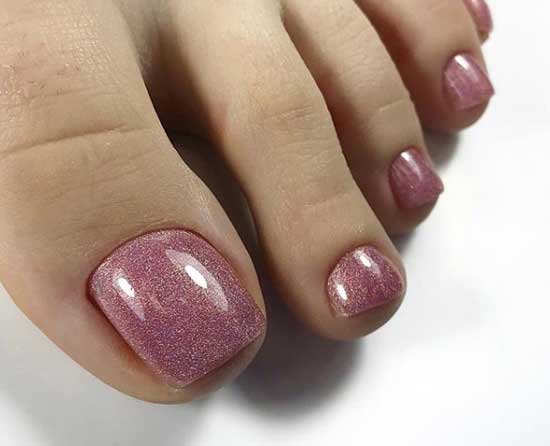 Pedicure monochromatic varnish