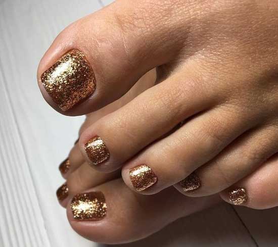 Plain glitter pedicure