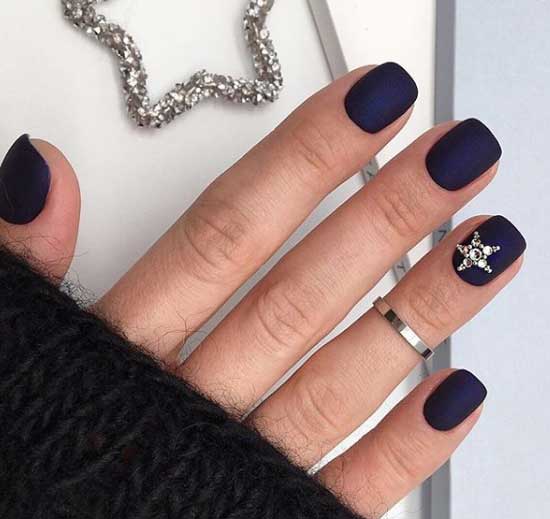 Dark manicure in dark matte colors