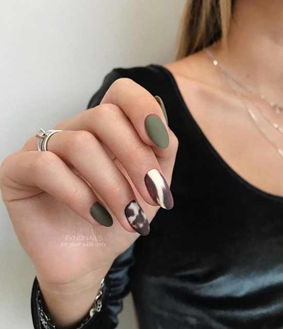 Dark chic manicure