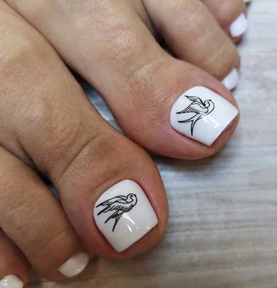 White pedicure with pattern