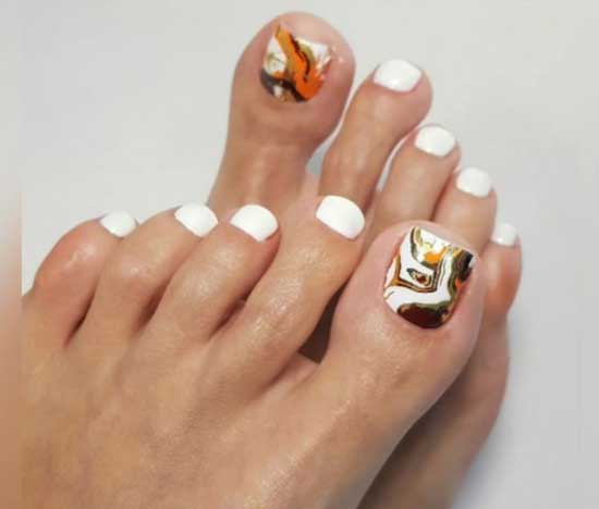 Abstraction in white pedicure