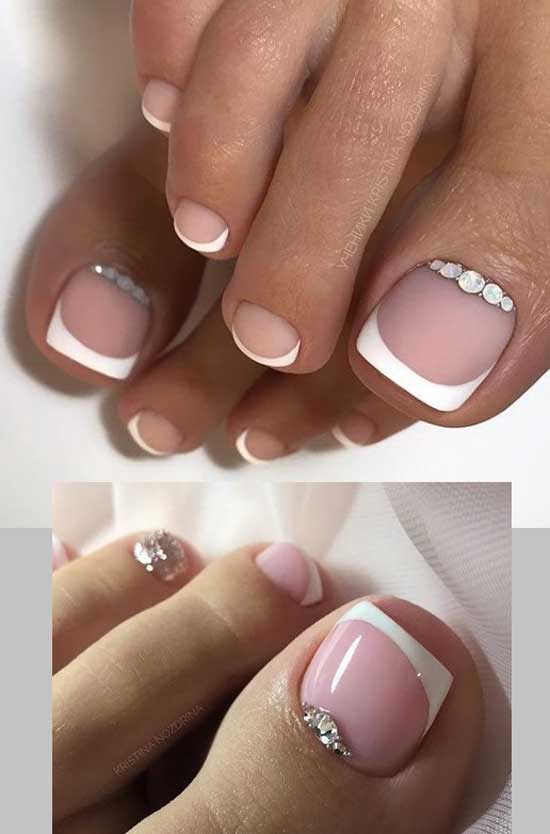 White French pedicure