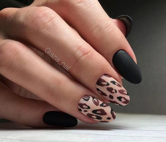 Manucure noire et imprimé léopard