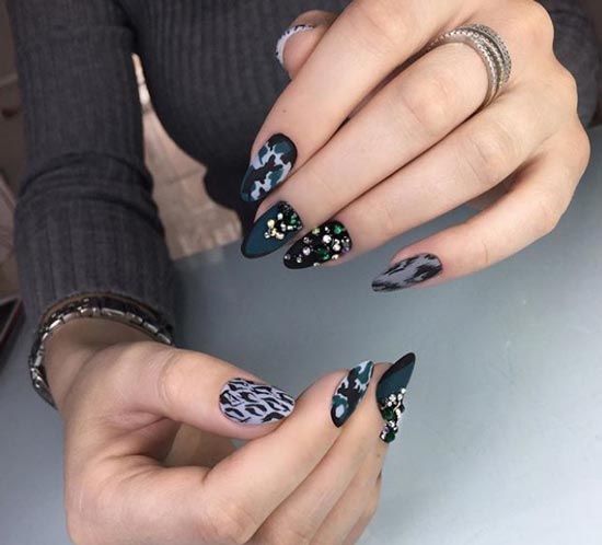 Leopard manicure in dark color