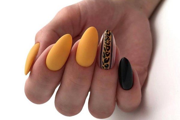 Leopard manicure fashionable option