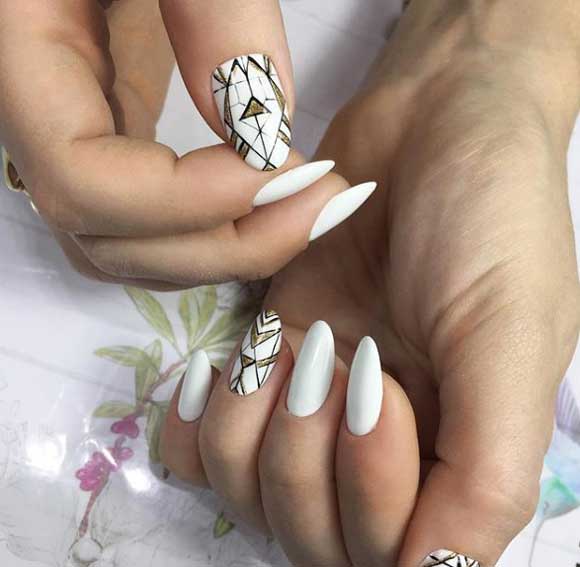 Almond-shaped manicure with accent on one nail