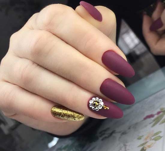 Almond-shaped wine manicure photo