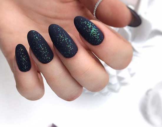 Black almond shaped manicure