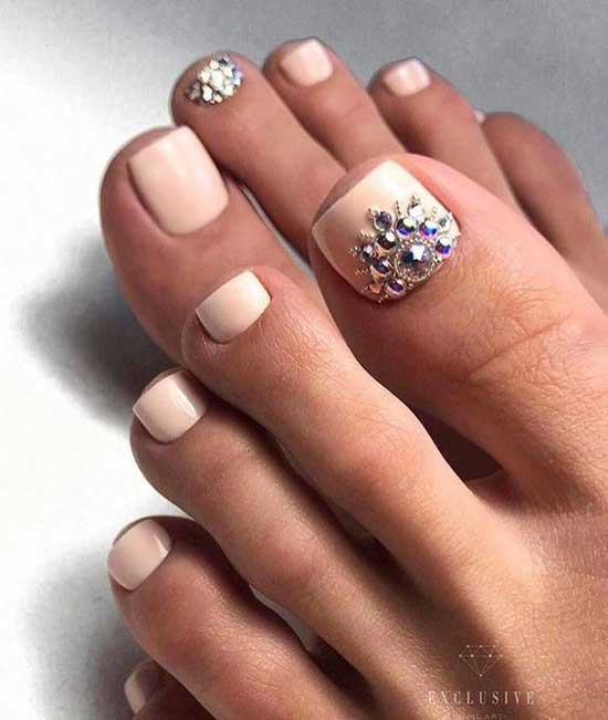 Beige pedicure with rhinestones