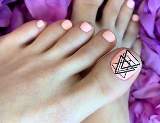 Nude nails with geometry