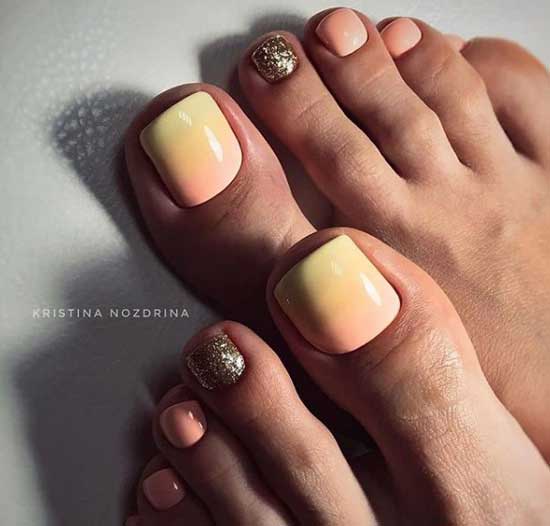 Glitter gradient pedicure