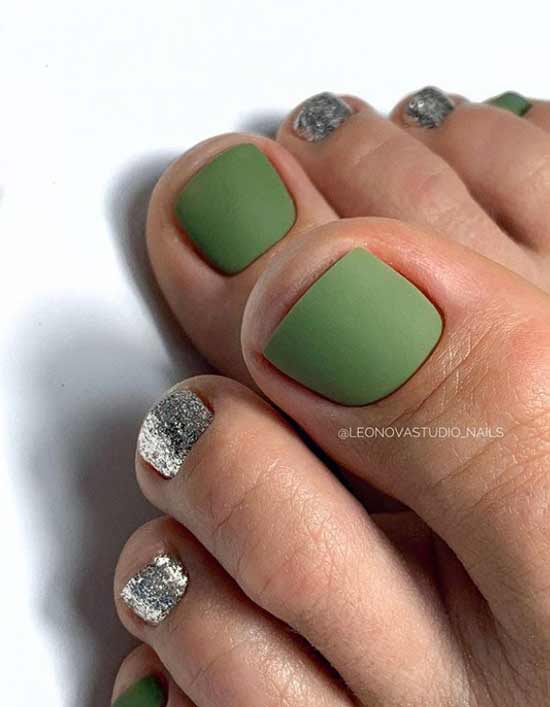 Glitter green pedicure