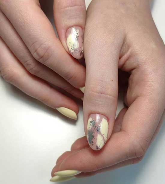 Delicate abstraction on nails