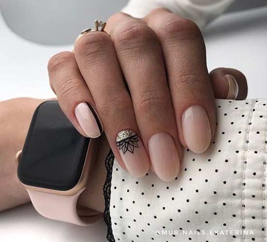 Nude manicure on the oval shape