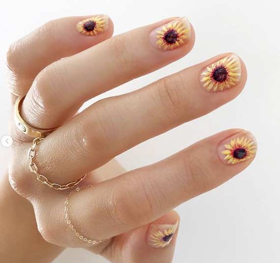 Flowers on short length nails