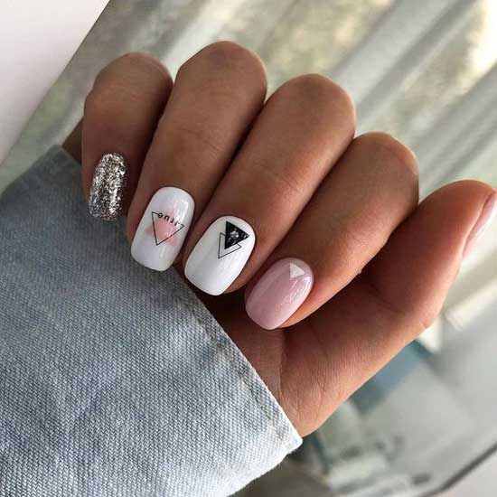 Conception géométrique gracieuse pour les ongles courts