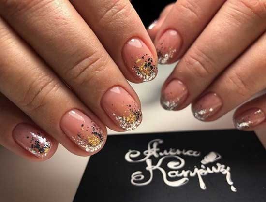 Elegant short nails - manicure