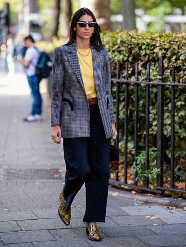 Streetstyle fashionista with chunky chain