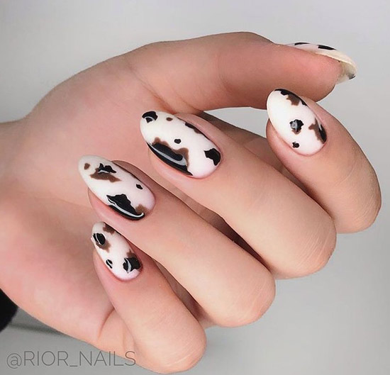 Manicure with print on medium nails