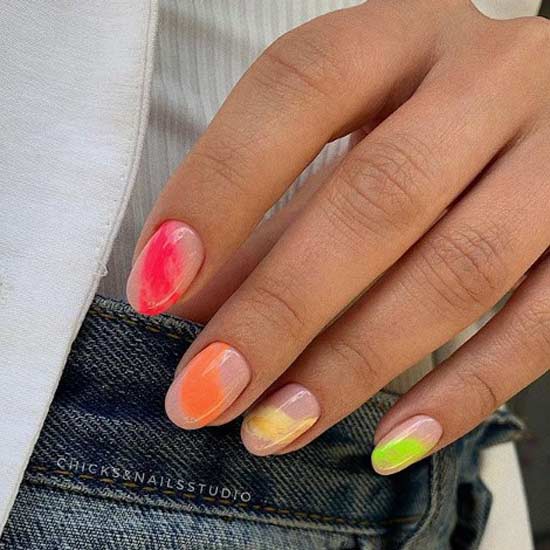 Bright abstraction on nails