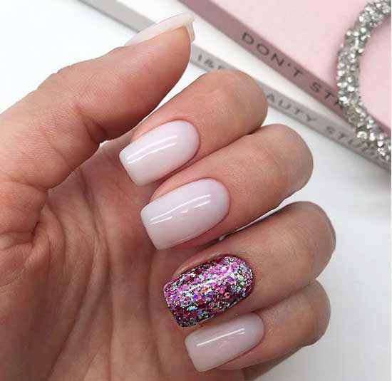 Simple accent on one nail