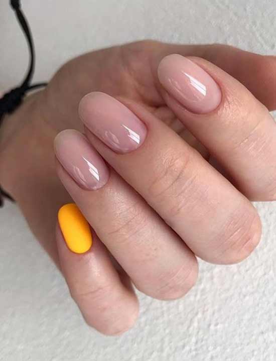 Accent on the nail in orange