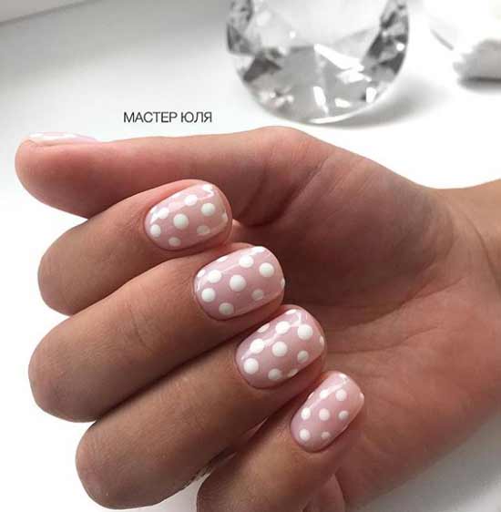 Large dots in the manicure