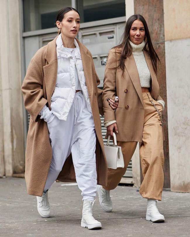 L'image de bottes rugueuses avec un pantalon cargo