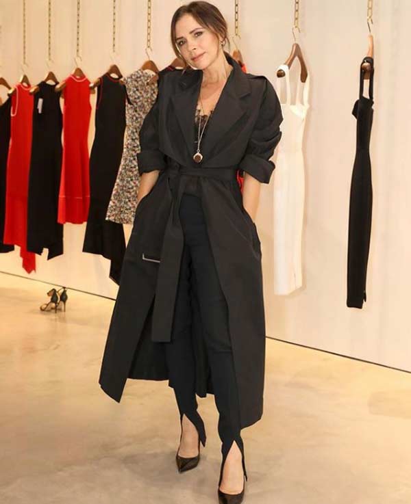 Victoria Beckham toute habillée de noir