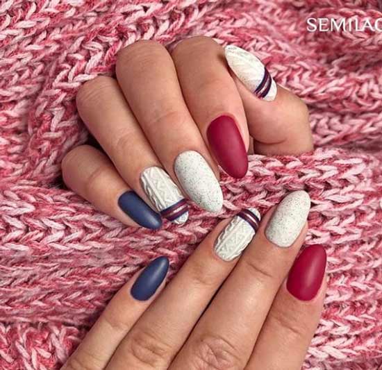 Éléments tricotés sur fond blanc d'ongles