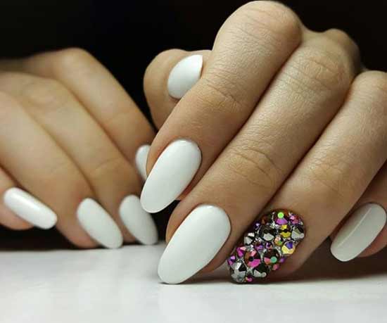 White and king-nail with rhinestones