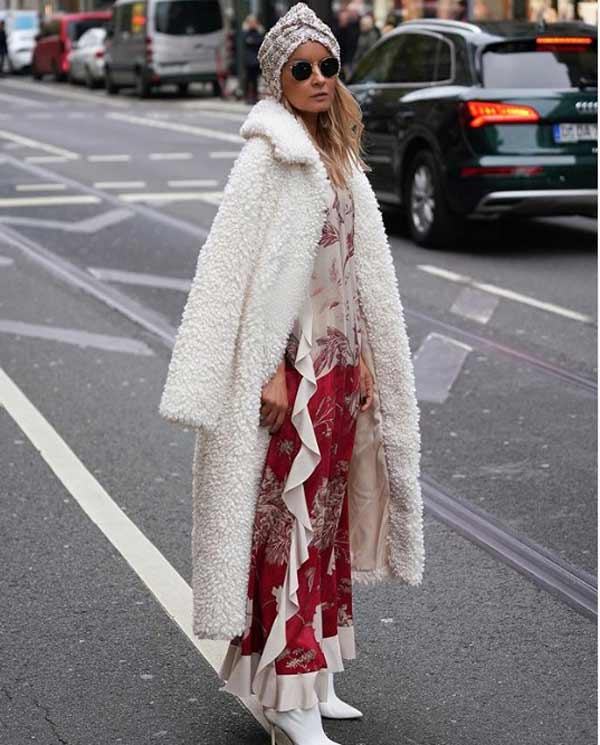 Turban with a white fur coat