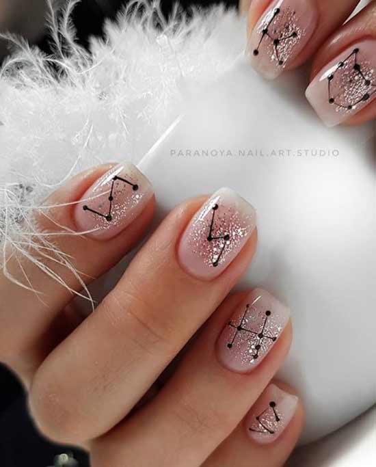 Nu pour ongles courts avec des paillettes et des graphismes