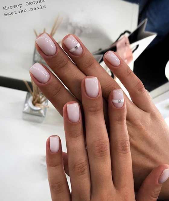 Nude manicure and graphics