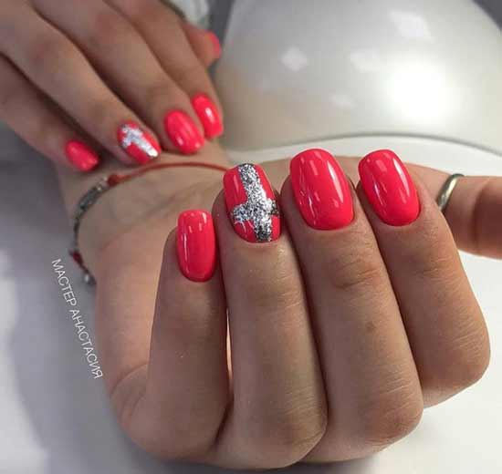 Red manicure with a shiny accent