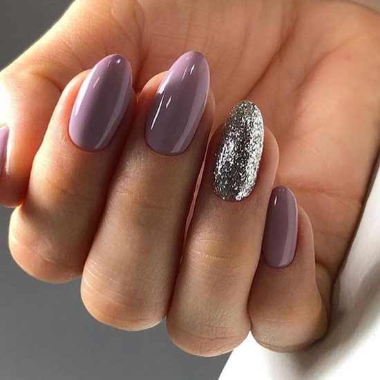 Manucure argent violet