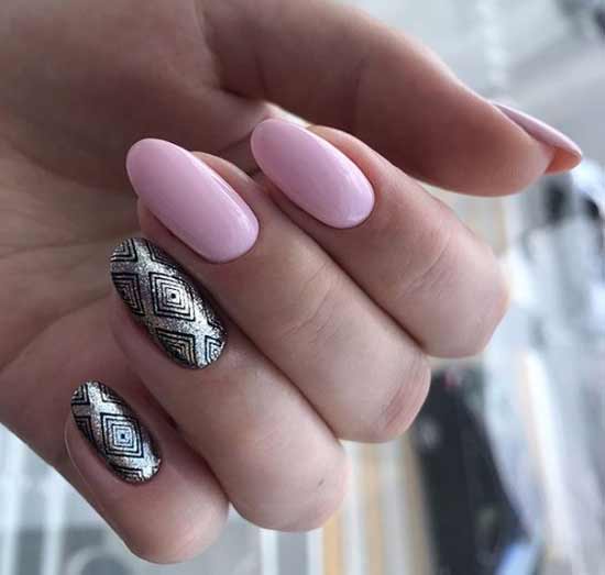 Estampage d'argent sur les ongles