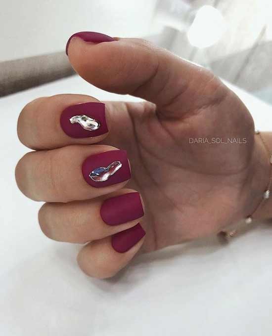 Burgundy nails with designs