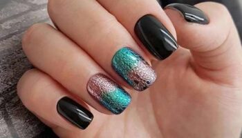 Fashionable black manicure for short length