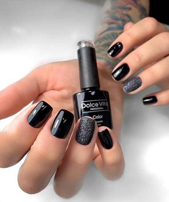 Ongles courts manucure noir brillant