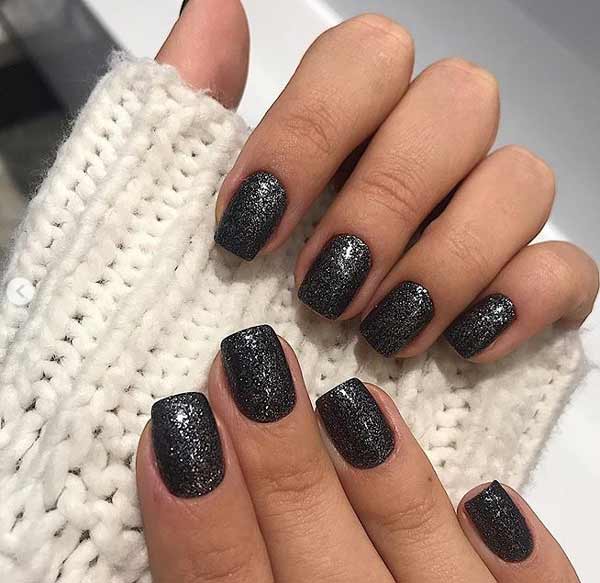 Nouveautés à la mode: manucure noire pour ongles courts, tendances, photos