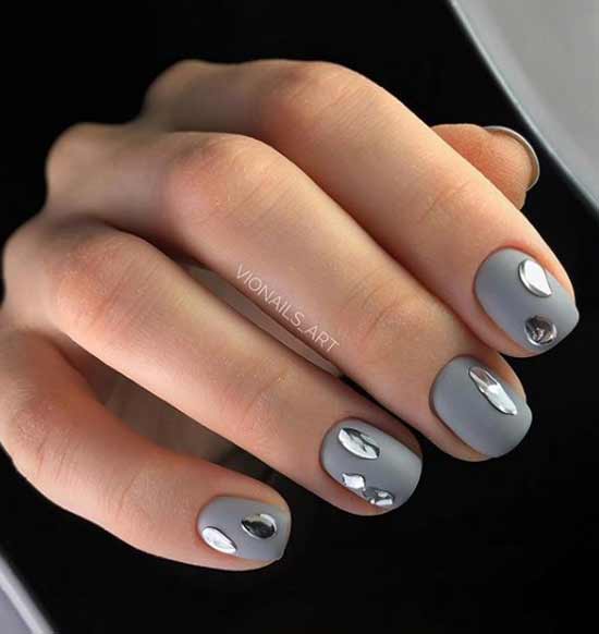 Gray manicure with foil