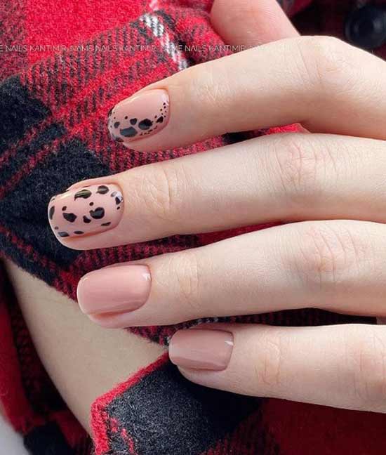 Delicate design and color of manicure