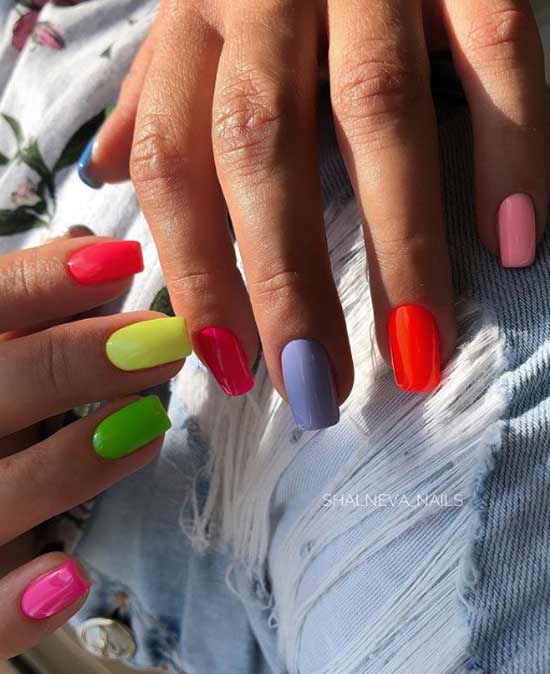 Multi-colored manicure