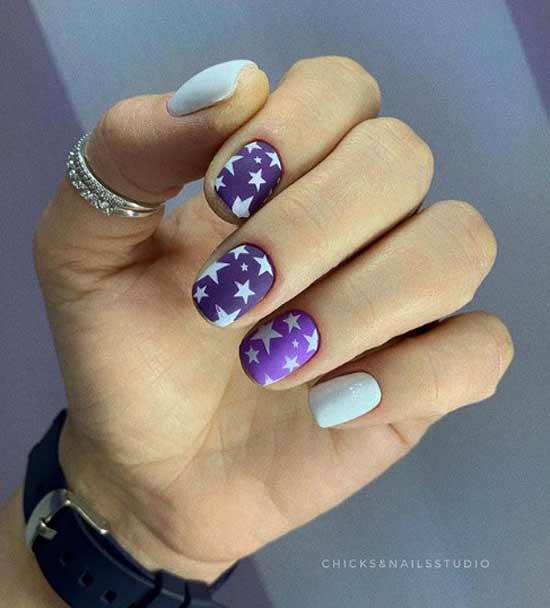 Manucure violette pour ongles courts