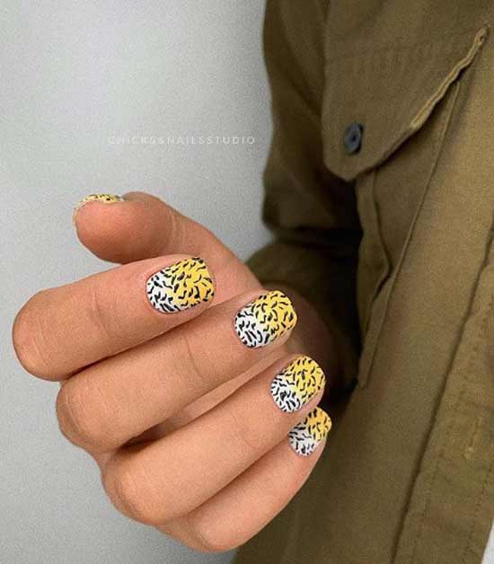 Hand painted short nails