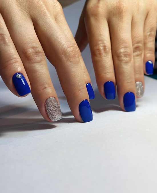 Fashionable dark blue manicure